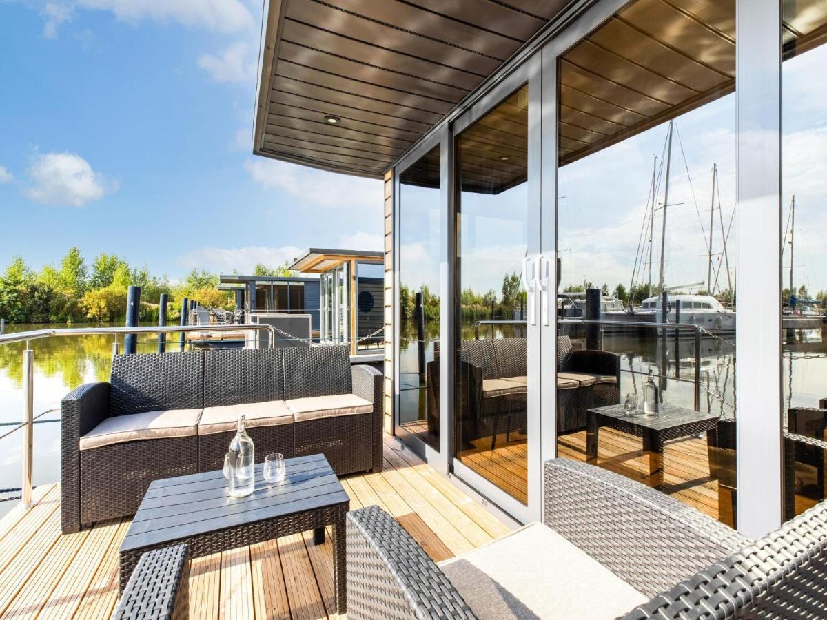 Comfortable Houseboat In Volendam Marina Exterior foto