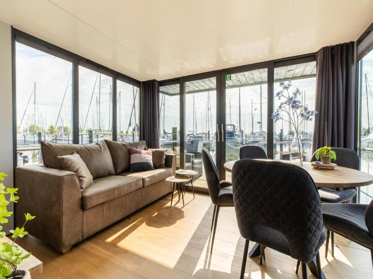 Comfortable Houseboat In Volendam Marina Exterior foto